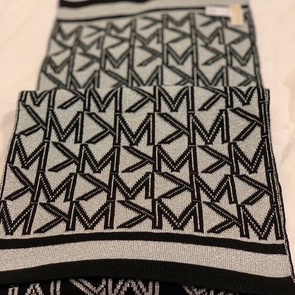 NWT MICHEAL KORS SIGNATURE METALLIC SCARF - Picture 4 of 7
